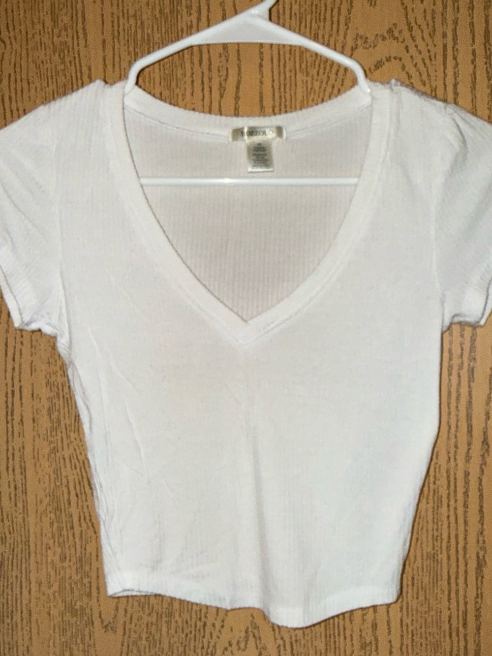 Bozzolo White Ribbed V-Neck Short Sleeve Top